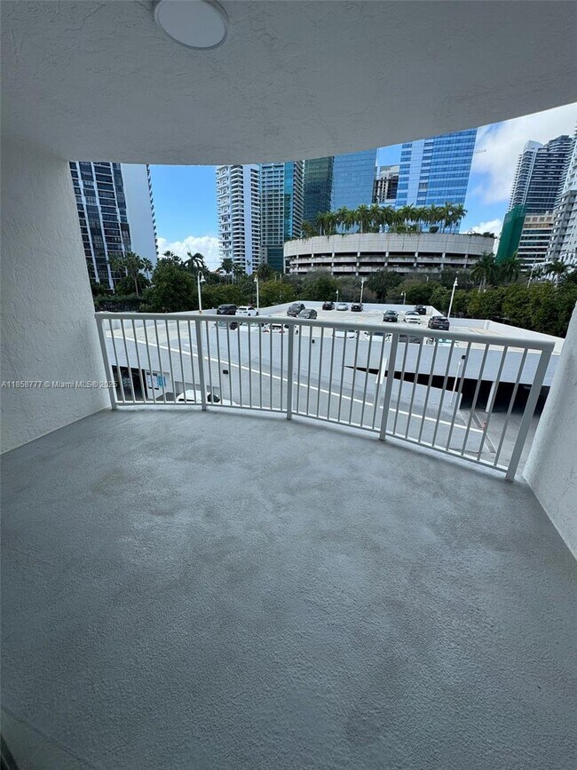 Foto del edificio - 1420 Brickell Bay Dr