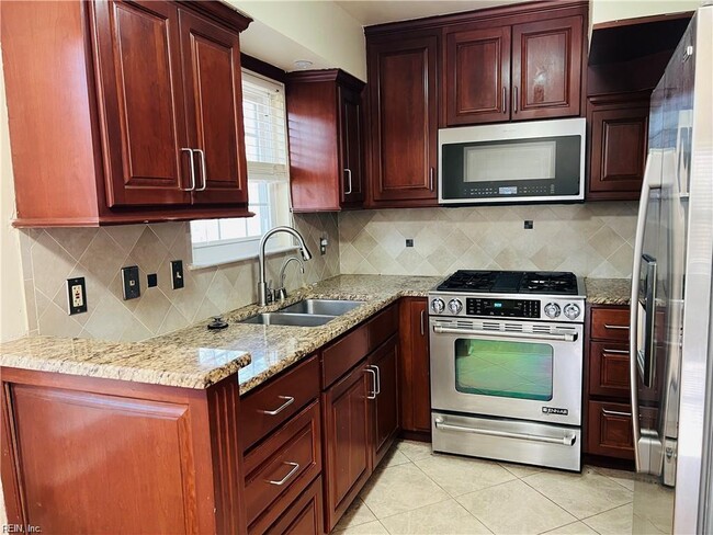 Building Photo - 12904 Daybreak Cir