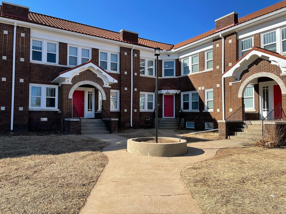 727 Culbertson Dr Unit 321, Oklahoma City, OK 73105 Room for Rent in