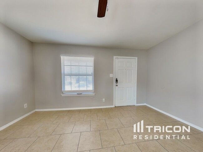 Foto del edificio - 8147 Steep Valley