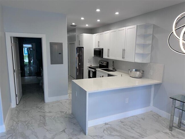 Foto del edificio - 2884 SW 17th St