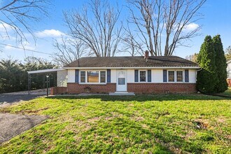 Building Photo - 2224 Newville Rd