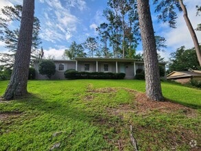 Building Photo - 2205 Briarcliff Dr