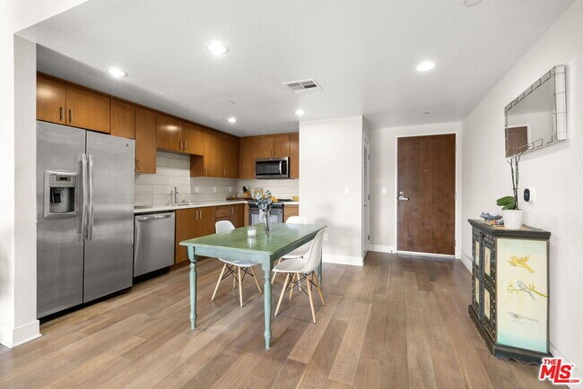 Foto del edificio - 13337 Beach Ave