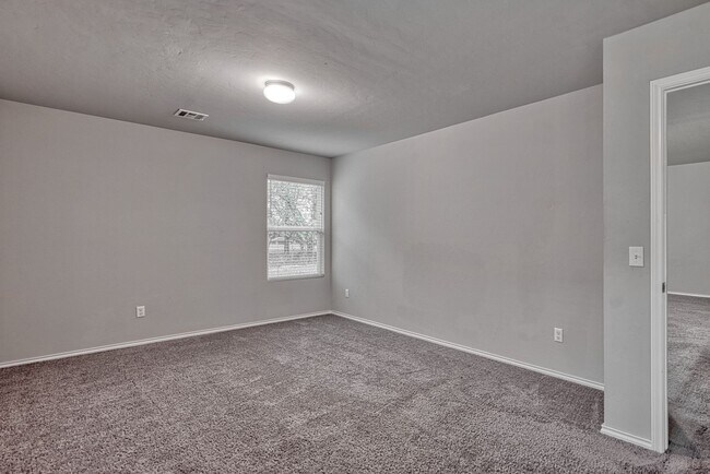 Foto del edificio - Gorgeous 3 Bed 2 Bath Home in Heart Of Yukon!