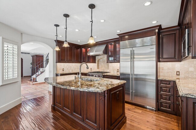Building Photo - Charming 3BD Home in Coveted Newport Heights