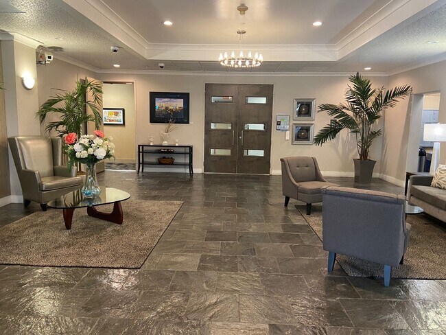 Foto del edificio - 1 Bedroom 1 Bathroom Downtown Unit with Pa...