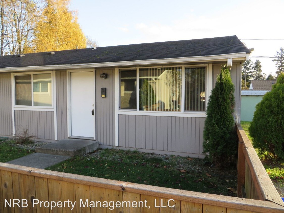Primary Photo - 3717-3719 S Manitou Way