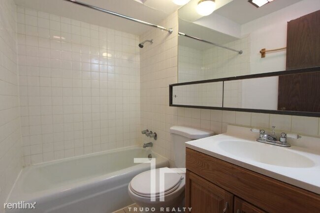 Foto del edificio - 3161 N Cambridge Ave