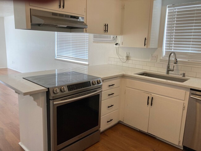 Foto del edificio - Recently Remodeled  2 Bedroom 1 Bath  Unit...