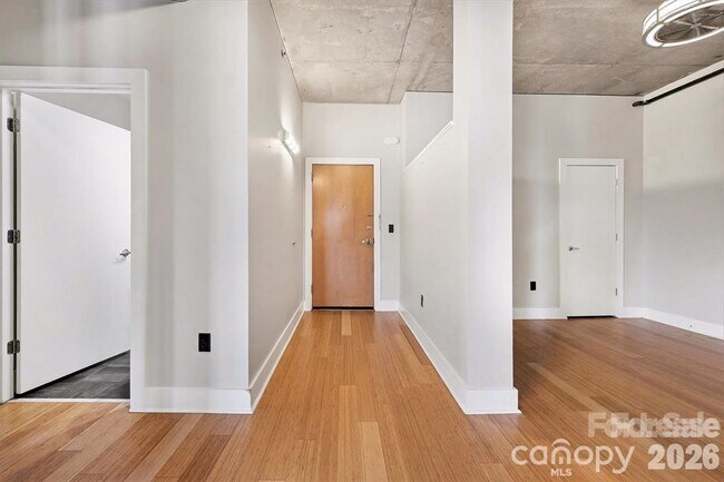 Foto del edificio - 505 E 6th St