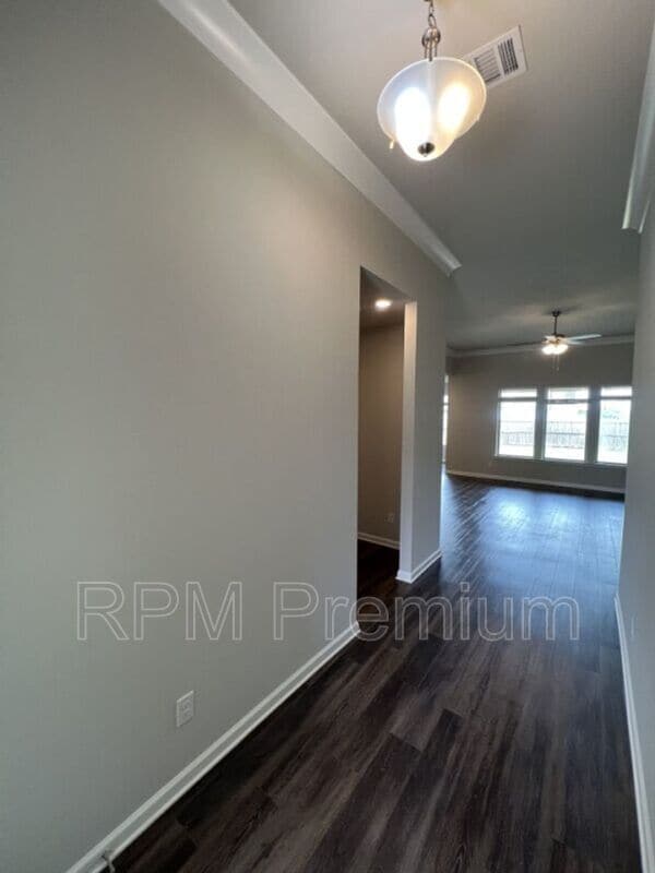 Building Photo - 2123 Westfield Ave