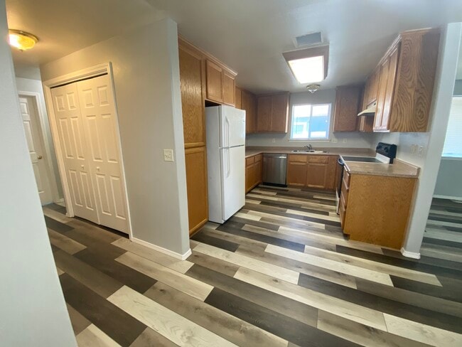 Laundry in hallway - 1107 Niantic St