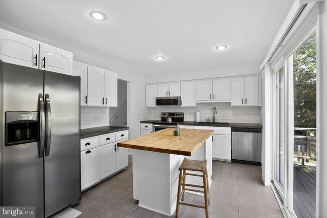 Building Photo - 9276 Soaring Hill Rd