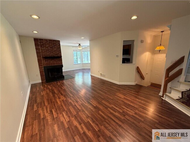 Foto del edificio - 1009 Schmidt Ln