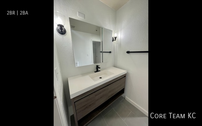 Building Photo - 934 Broadway Blvd