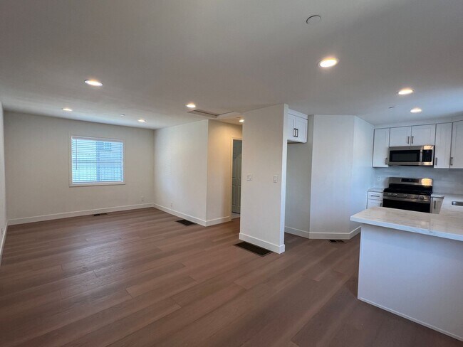 Foto del edificio - 2 Bedroom Home in Prime La Crescenta Neigh...