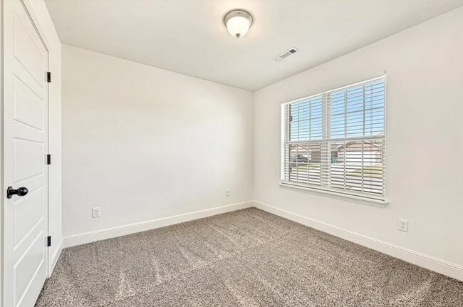 Foto del edificio - 4 Bedroom 2 Bathroom for Rent!  MOVE-IN SP...