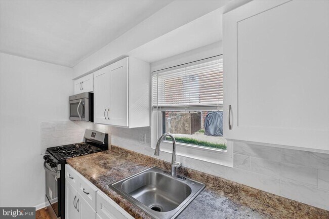 Building Photo - 2261 Strahle St