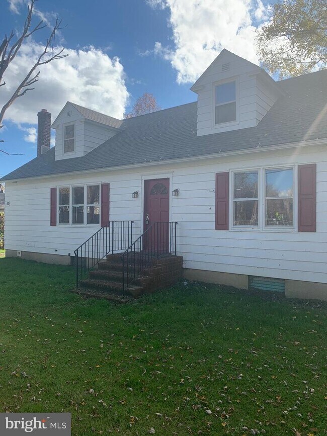 40 Oak St, Salem, NJ 08079 House for Rent in Salem, NJ