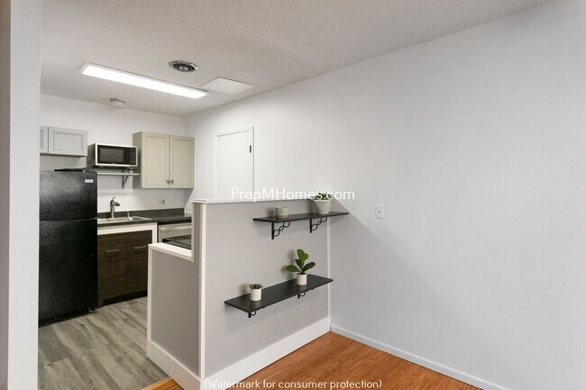 Foto del edificio - Two Bedroom in Four-Plex - Charming Highla...