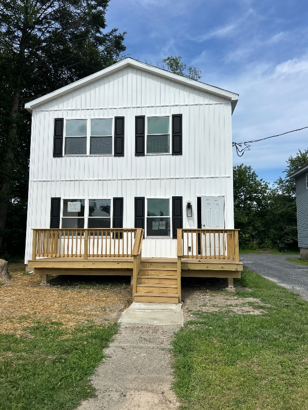 Primary Photo - 214 Smith St
