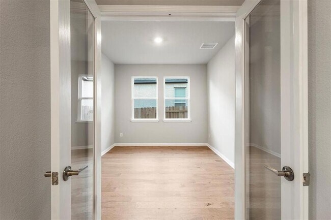 Building Photo - 204 Grn Knl Ln