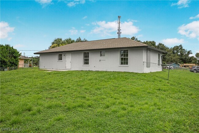Foto del edificio - 803 Monroe Dr