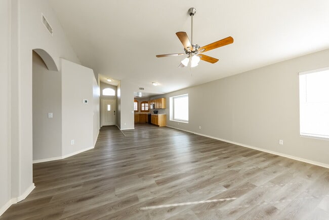 Foto del edificio - 9631 W Clara Ln