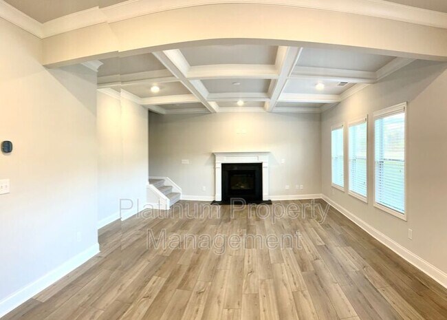 Building Photo - 4579 Silver Oak Dr