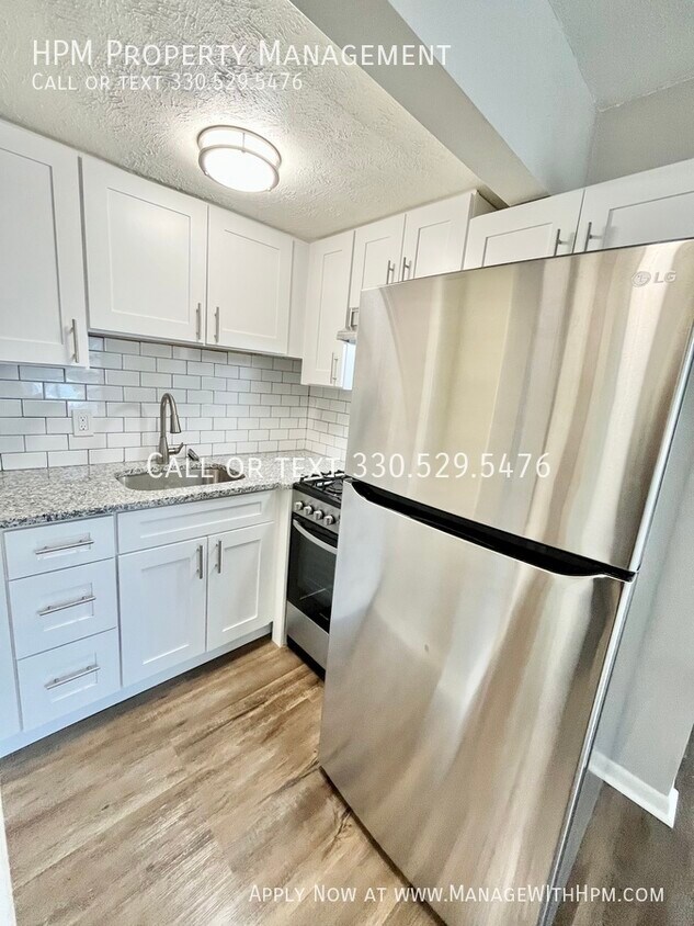 Foto del edificio - 21955 Miles Rd