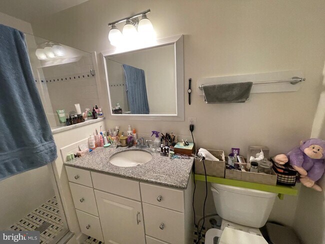 Foto del edificio - 7205 Bayside Ct