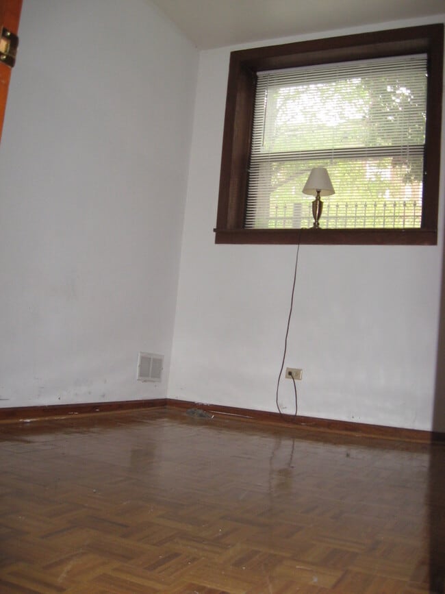 Building Photo - 4048 N Sheridan Rd