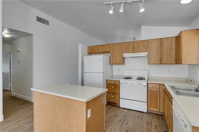 Building Photo - 10046 Catseye Cove Ct