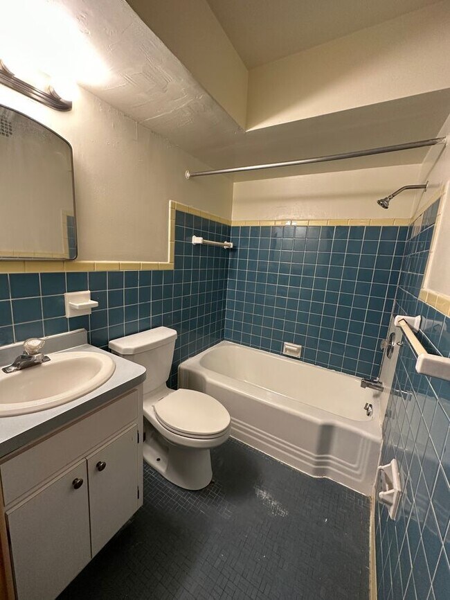 Building Photo - 3671 E 133rd St