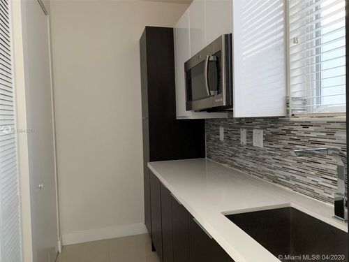 Foto del edificio - 6315 NW 105th Ct