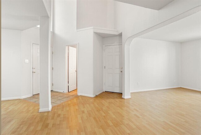 Building Photo - 1617 Gaylord Dr