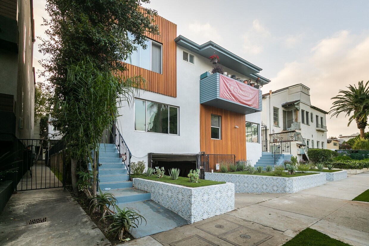 Foto principal - 921 N Gardner St