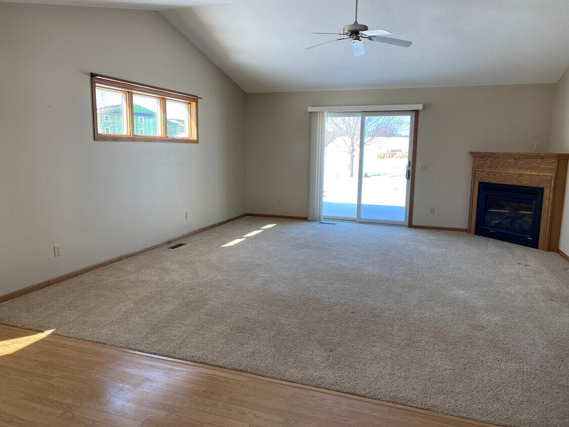 Building Photo - 1618 Upper Trentwood Cir