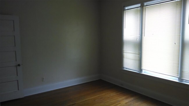 Foto del edificio - 325 W Douglas St