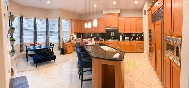 Building Photo - Livermore HUGE family home 5bd/5a with Pool and firepit!