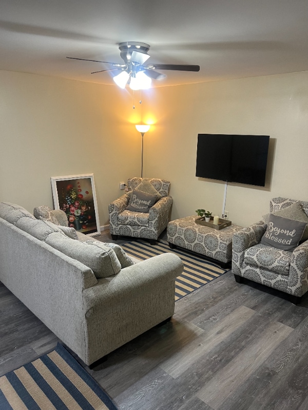 Building Photo - 2890 Parkwood Rd