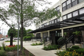 Building Photo - 1150 W 15th St