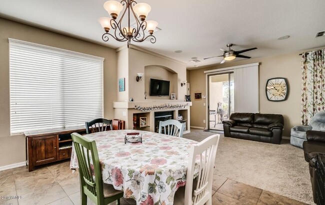 Foto del edificio - 14543 W Port Royale Ln