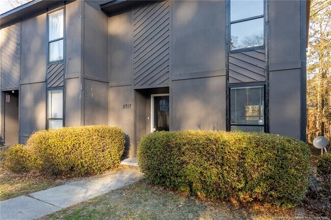 Foto del edificio - 5717 Aftonshire Dr