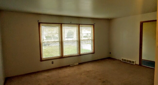 Building Photo - 6589 N 73rd St