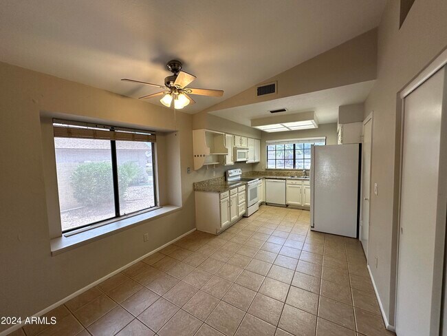 Foto del edificio - 1355 N 87th St