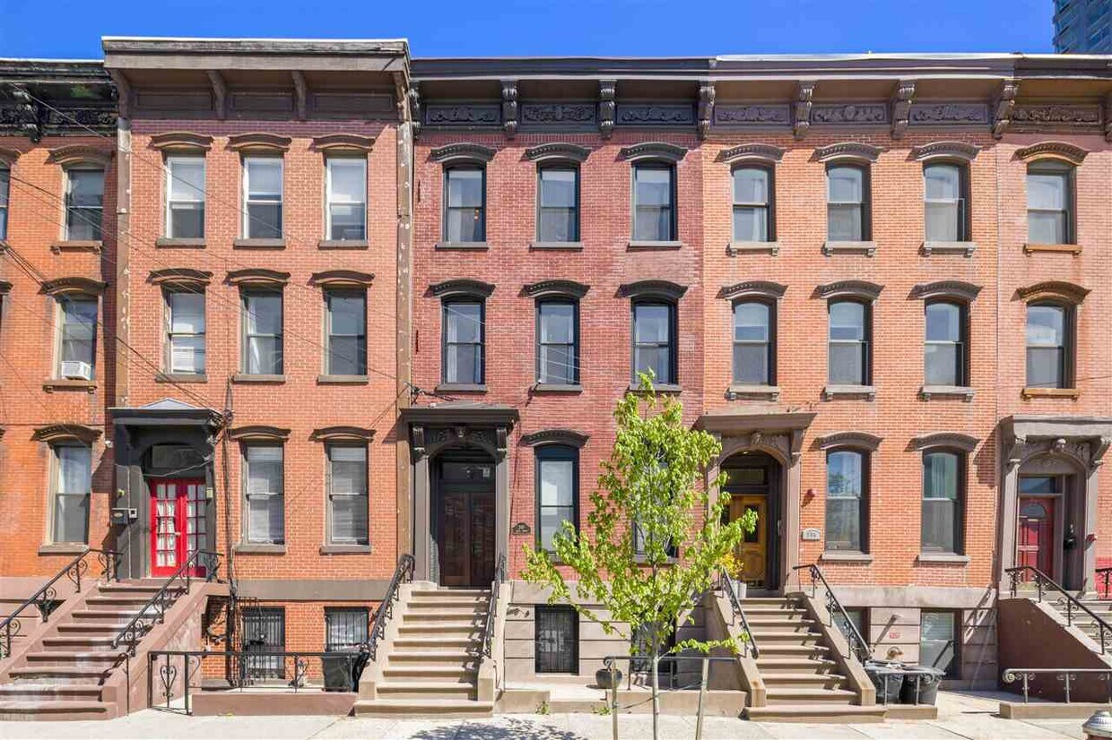 Primary Photo - 240 Grove St