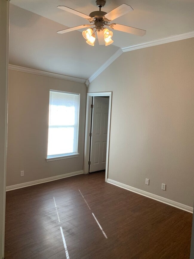 Foto del edificio - 3 bedroom 2 bath brick home