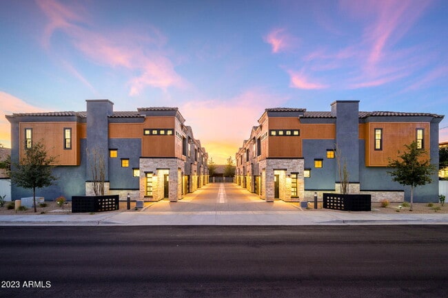 Exclusive Urban Sanctuary—Sophisticated Townhouse in Vibrant Phoenix - Exclusive Urban Sanctuary—Sophisticated Townhouse in Vibrant Phoenix